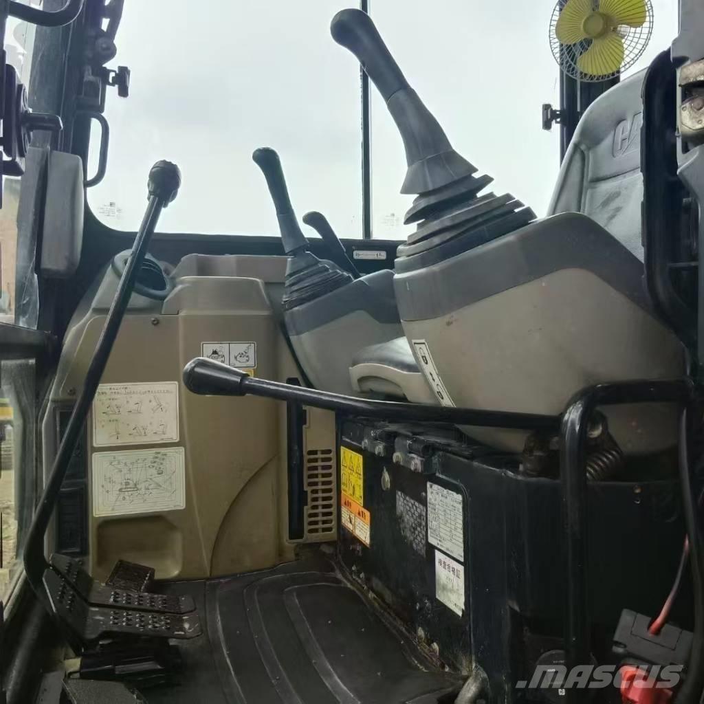 CAT 304CR 小型挖掘机