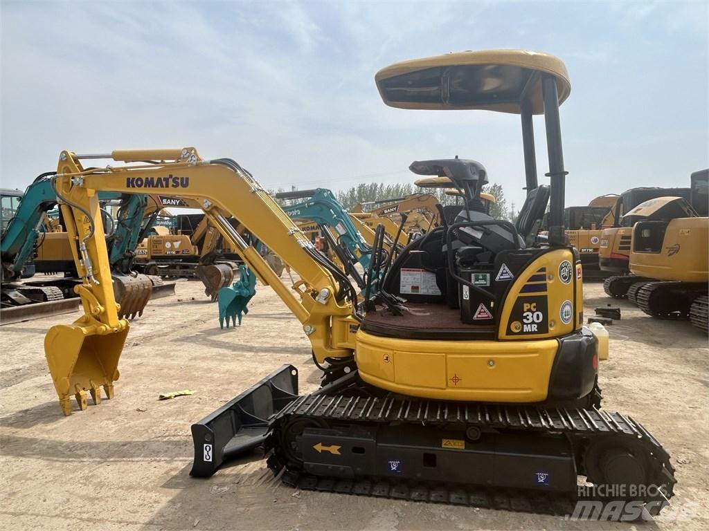 Komatsu PC30 小型挖掘机