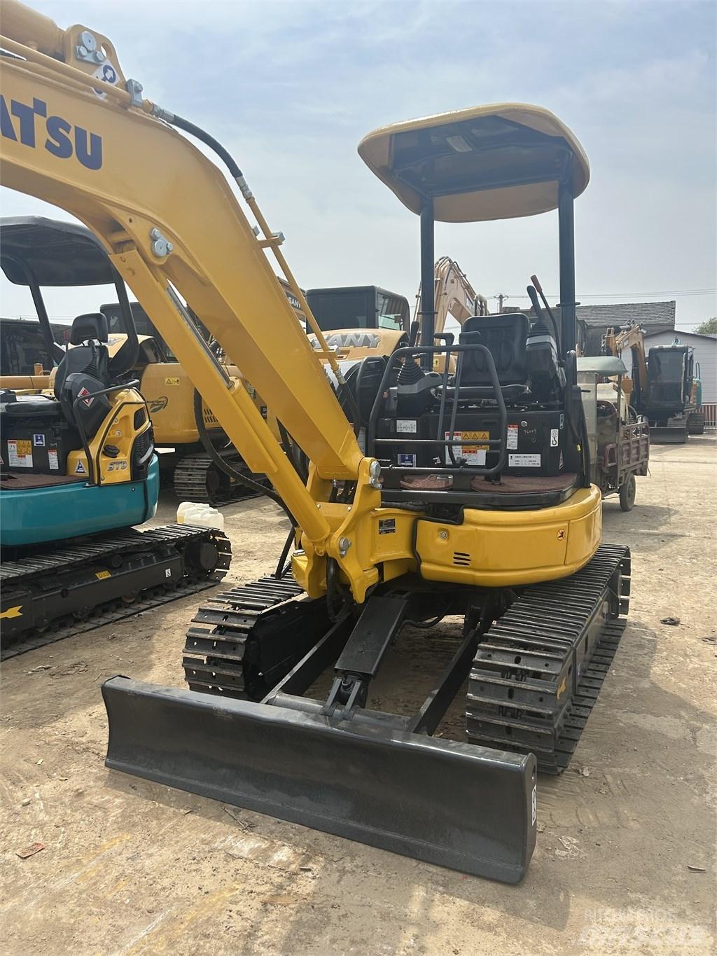 Komatsu PC30 小型挖掘机