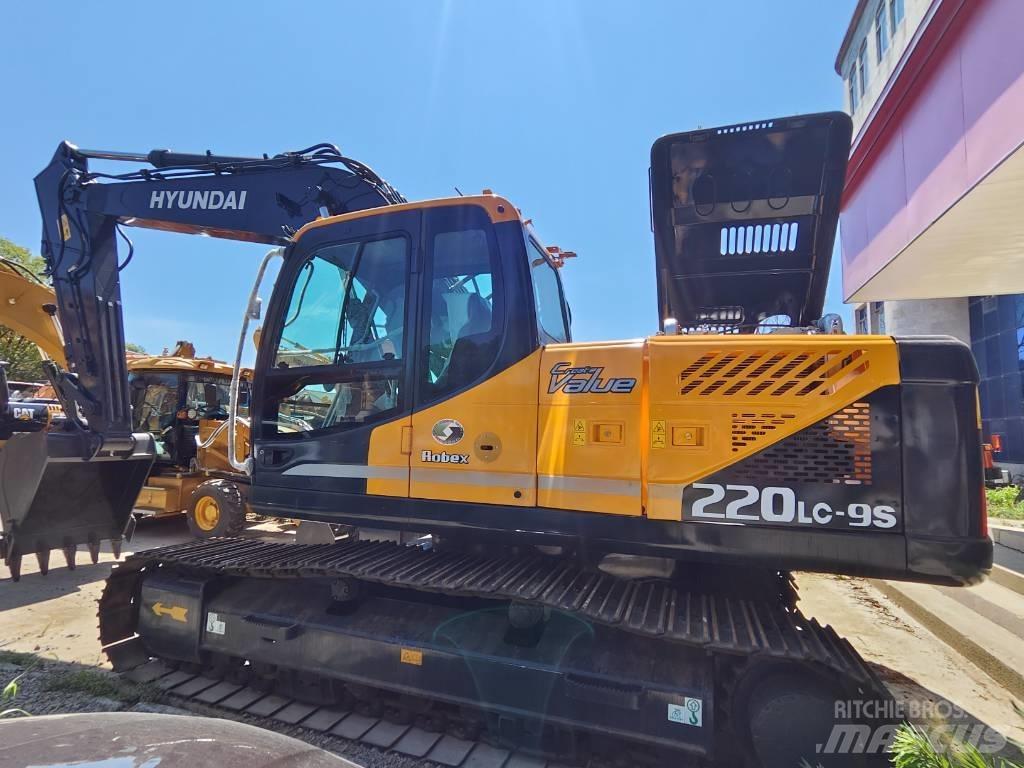 Hyundai Robex 220 LC 履带挖掘机