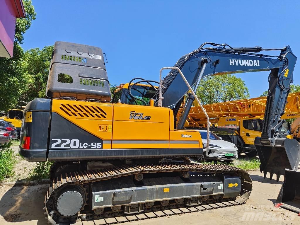 Hyundai Robex 220 LC 履带挖掘机