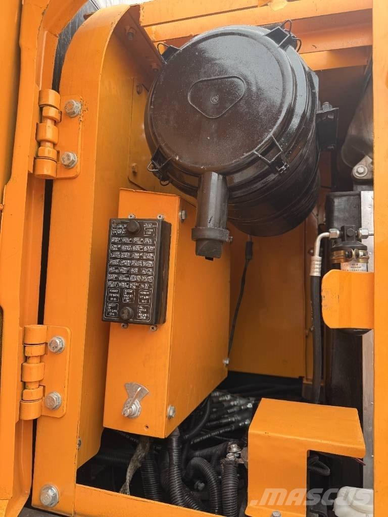 Hyundai HX 220 履带挖掘机