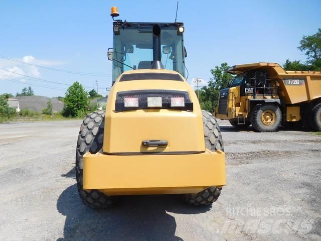 CAT CS 74 单轮压路机