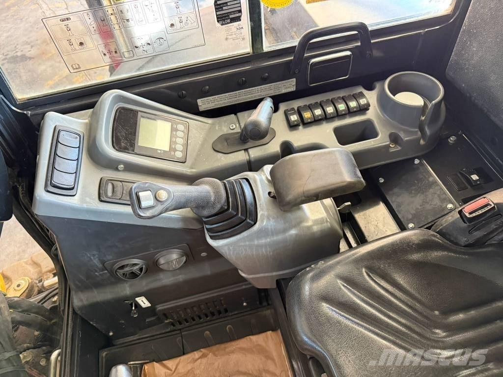 Yanmar Vio 50, Vio50 小型挖掘机