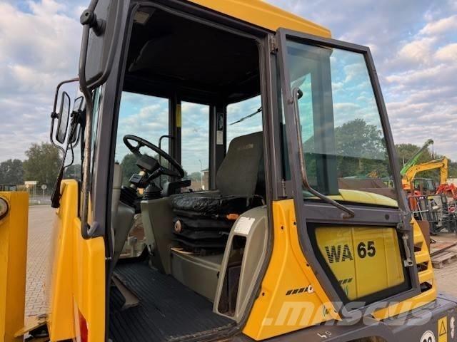 Komatsu WA 65-3 轮式装载机
