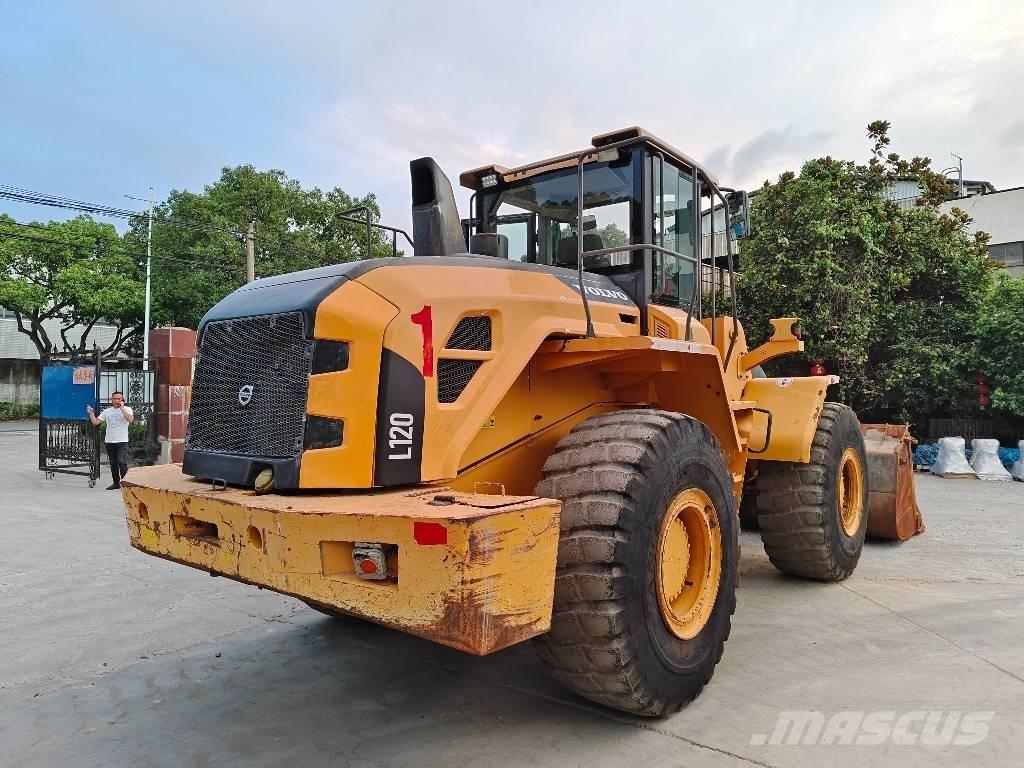 Volvo L 120 轮式装载机