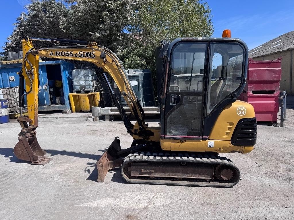 CAT 302.5 小型挖掘机