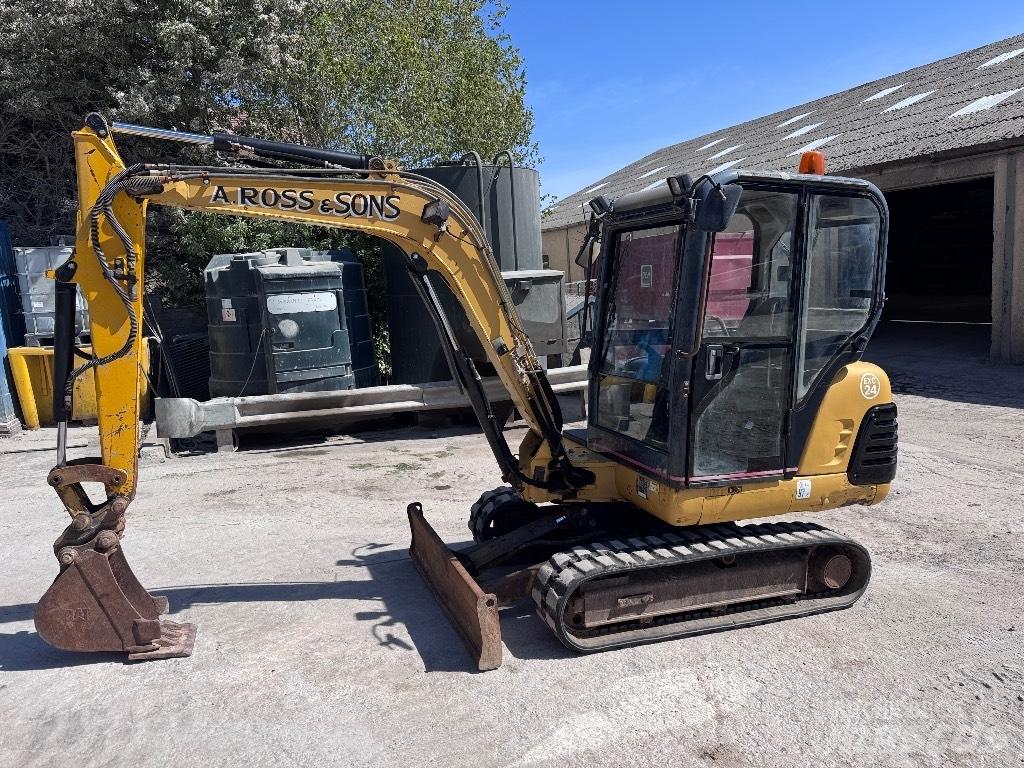 CAT 302.5 小型挖掘机