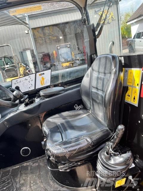 JCB 520-40 伸缩臂叉装车|叉装车