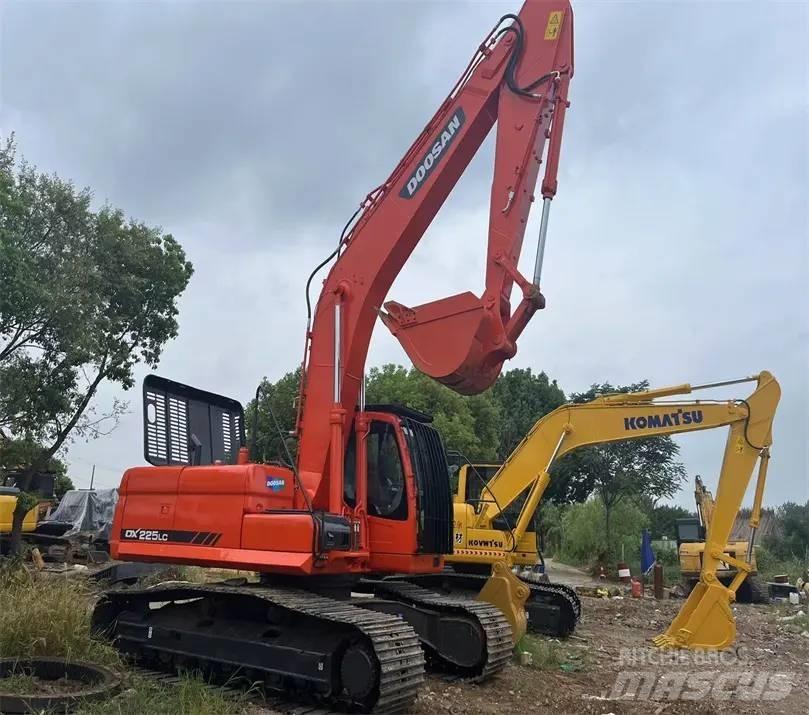 Doosan DX225LC-9C 履带挖掘机