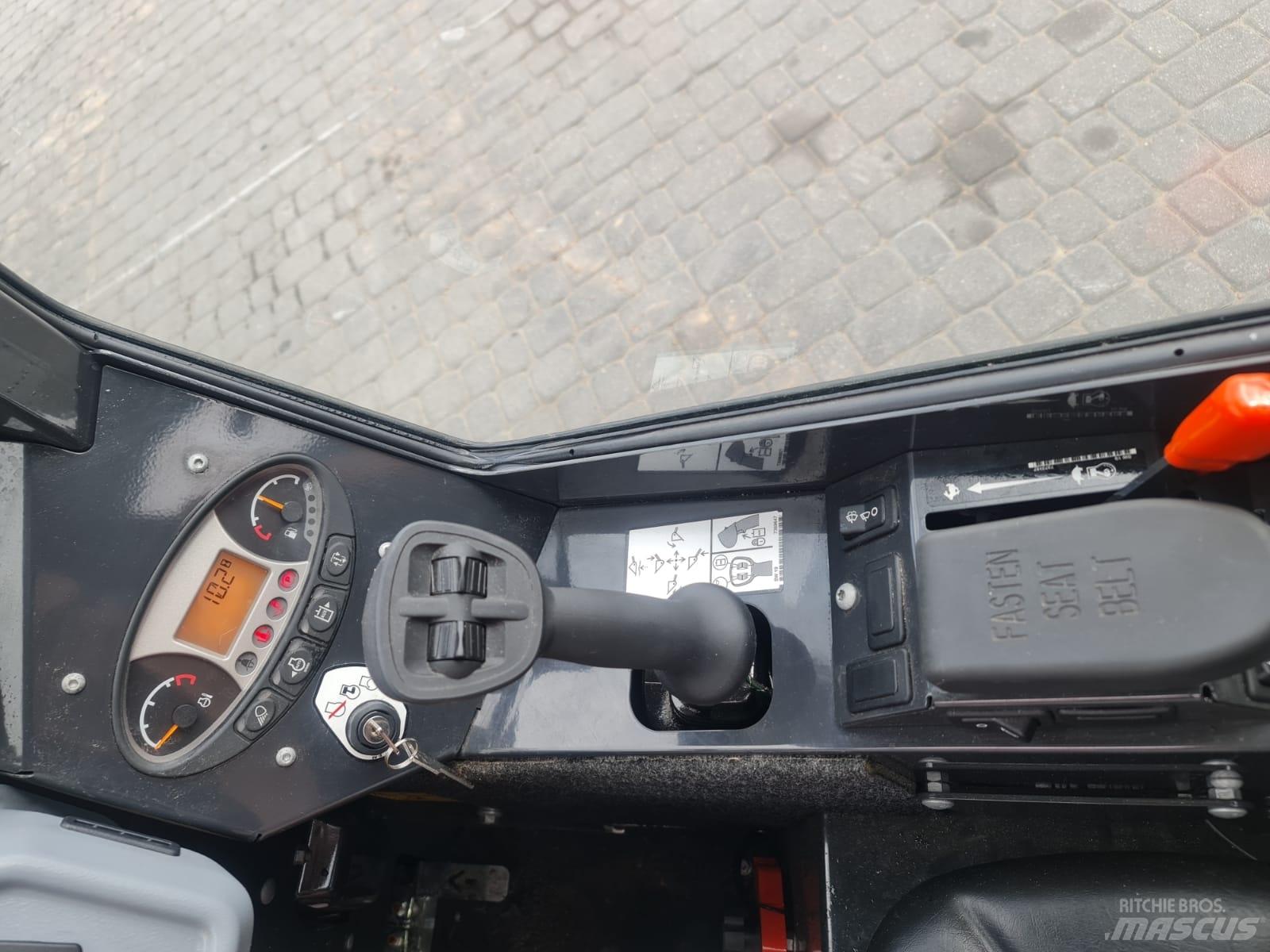 Bobcat L28 小型装载机
