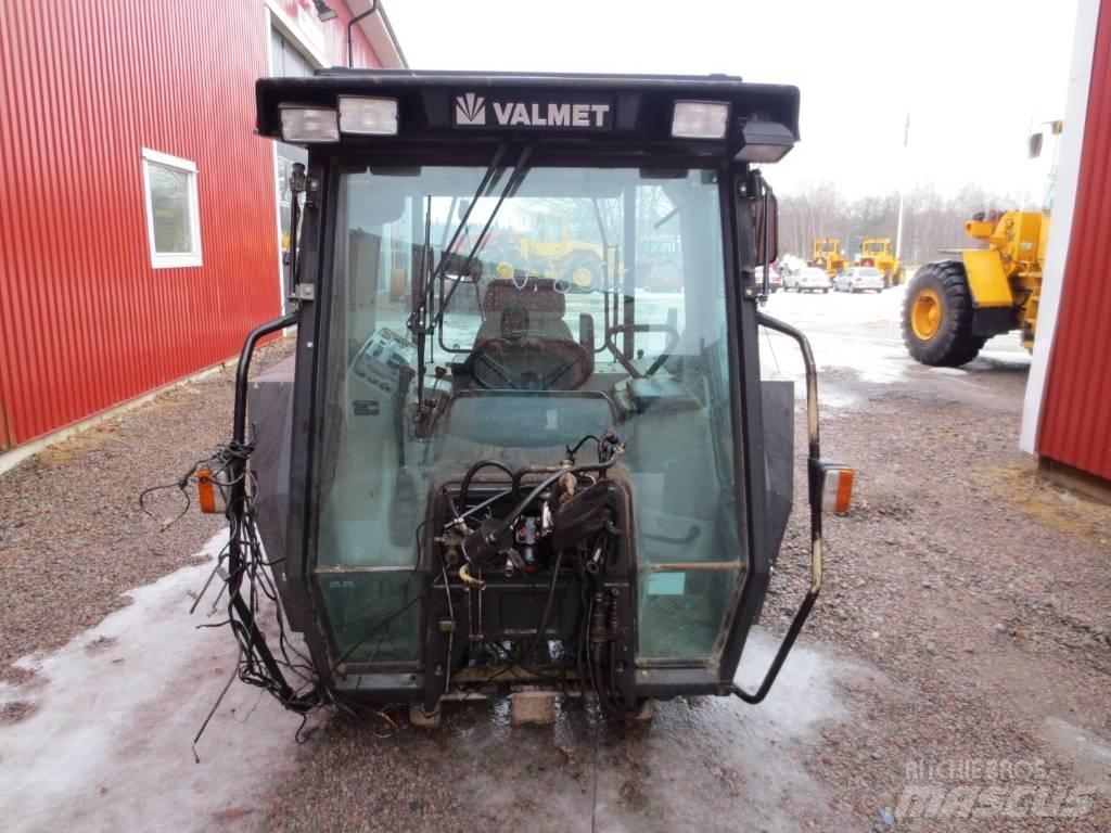 Valmet 8600 驾驶室与内部