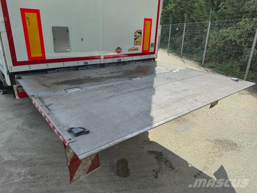 Kässbohrer Maxima 半挂厢式车