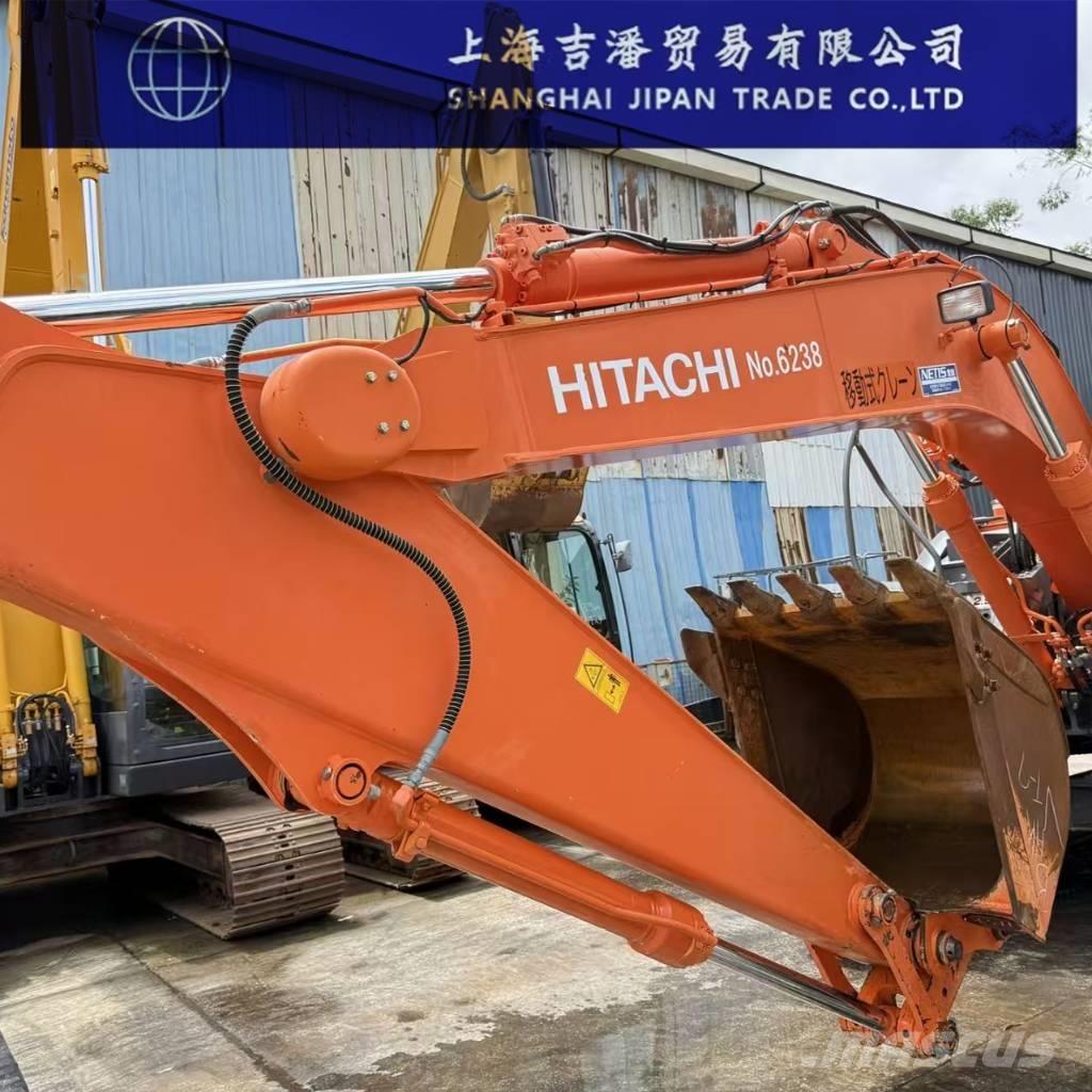 Hitachi ZX 135 履带挖掘机