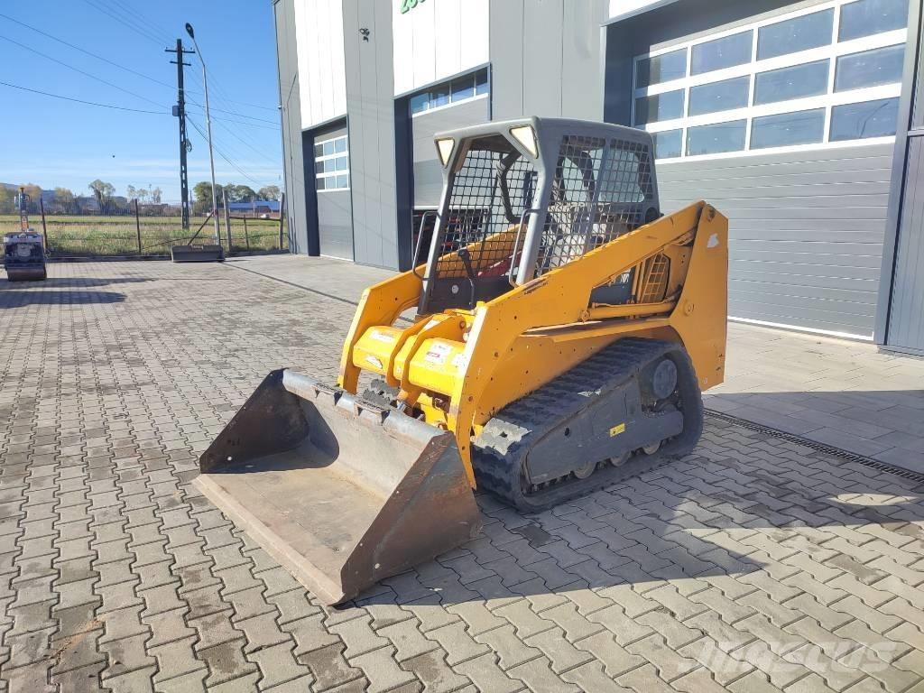 Bobcat T 140 滑移装载机