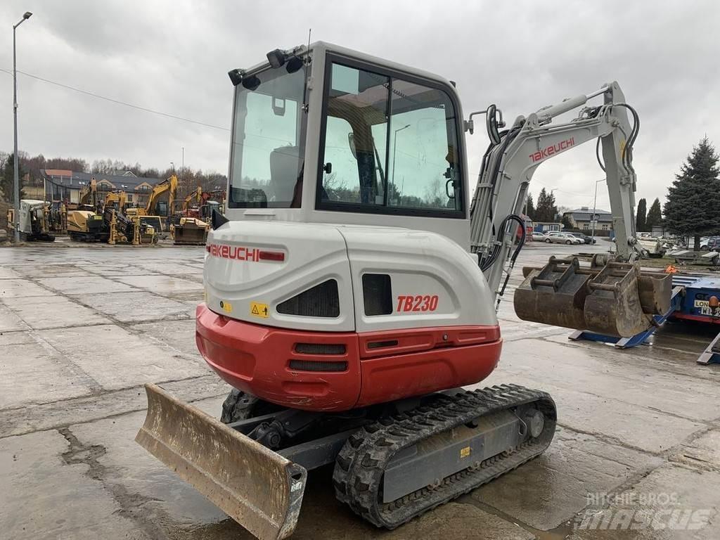 Takeuchi TB230 V3 小型挖掘机