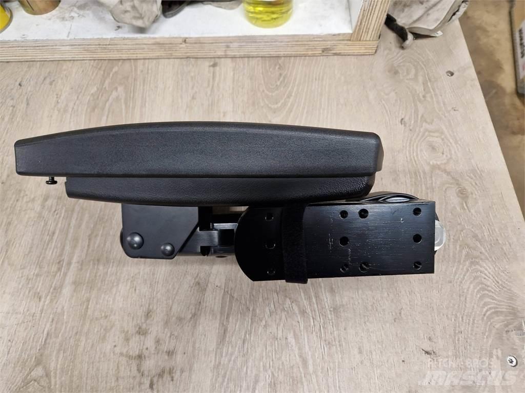 Eco Log B7033579 驾驶室与内部
