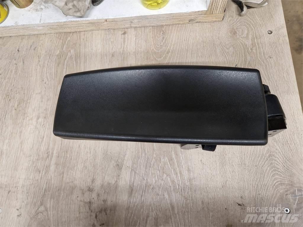 Eco Log B7033579 驾驶室与内部