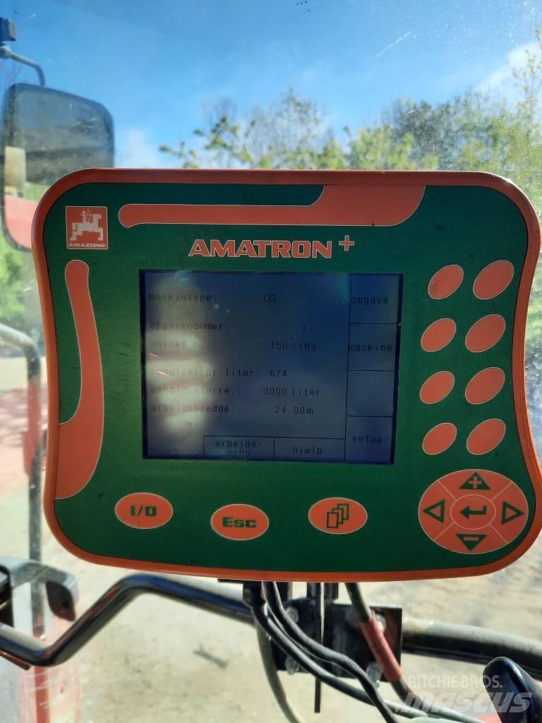 Amazone UG 3000 Nova 牵引式喷雾机