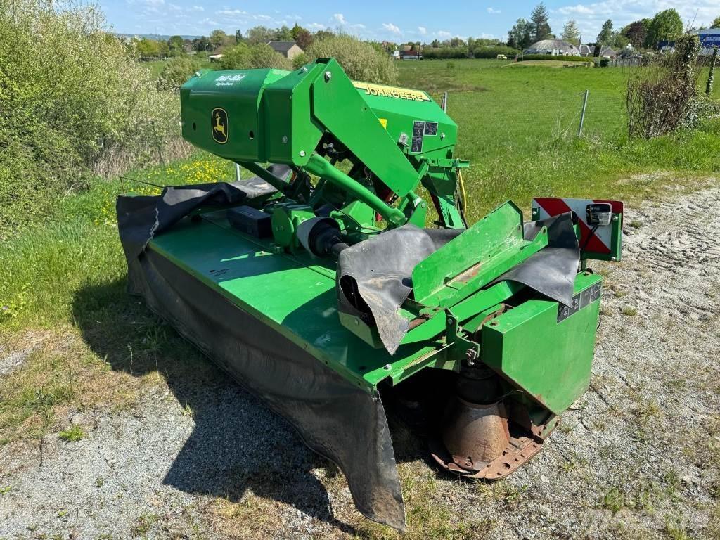 John Deere 131 装载牵引式割草机