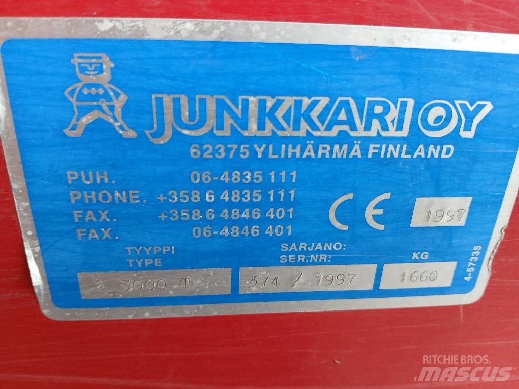 Junkkari 3000 T 多功能条播机