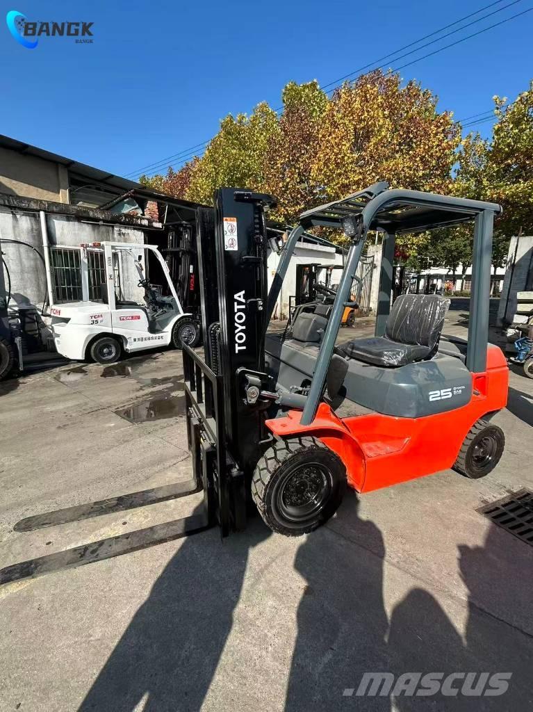 Toyota 8FDN25 柴油叉车