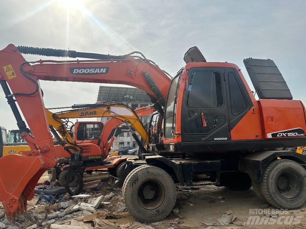 Doosan 150 轮式挖掘机