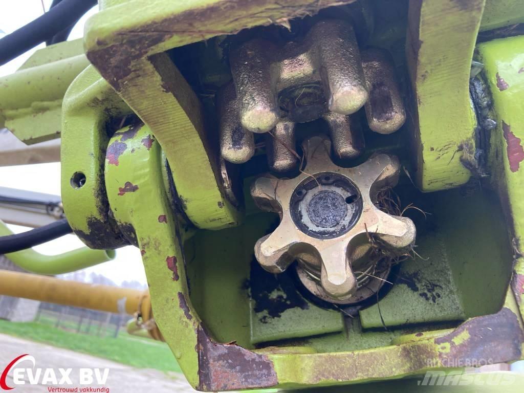 CLAAS Volto 870 T 犁耙和摊草机