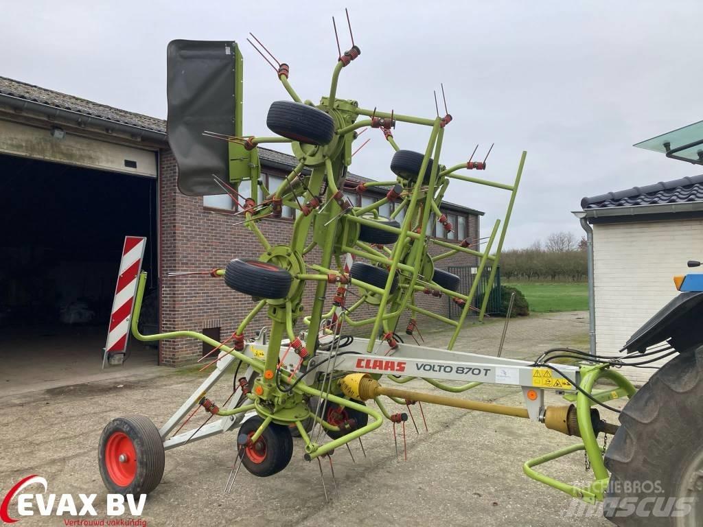 CLAAS Volto 870 T 犁耙和摊草机