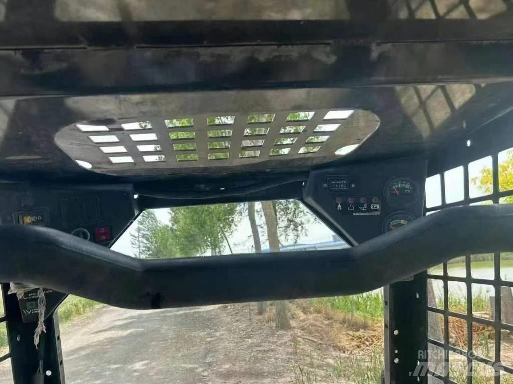 Bobcat S 70 滑移装载机
