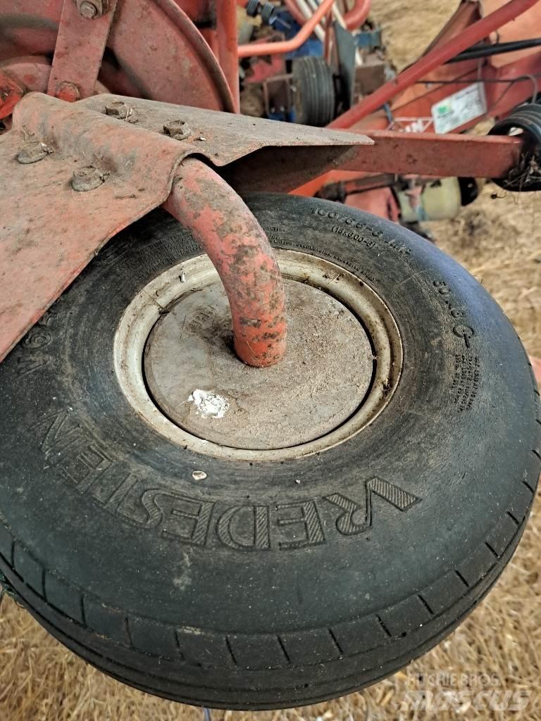 Kuhn GF8501 MH 犁耙和摊草机