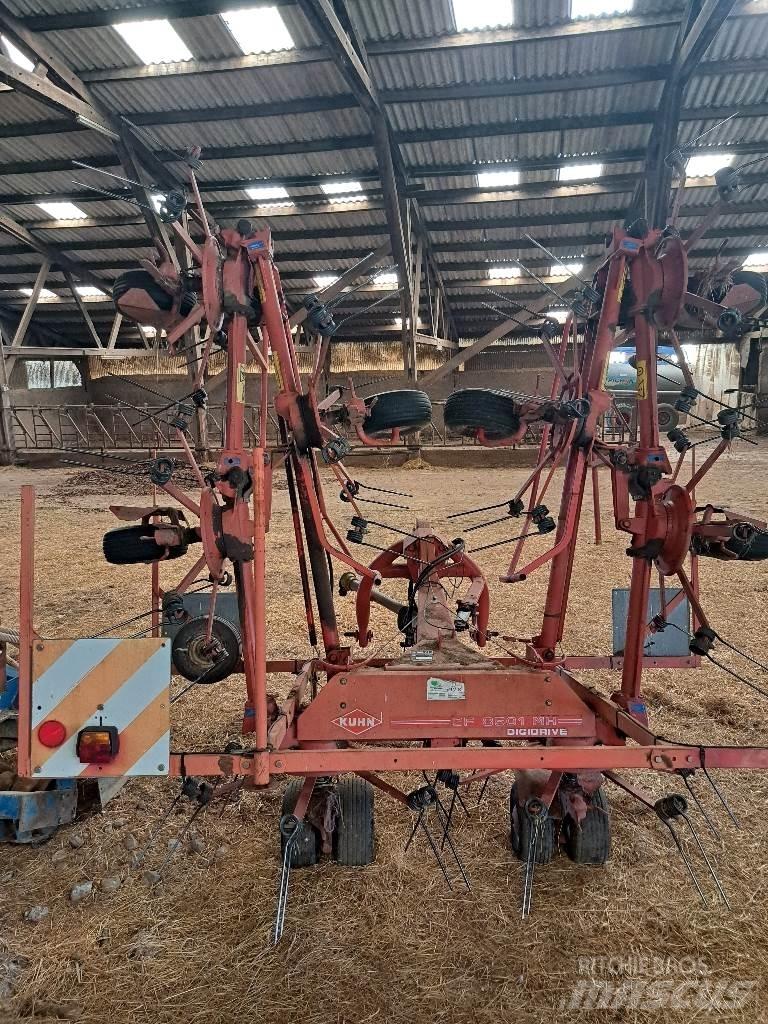 Kuhn GF8501 MH 犁耙和摊草机