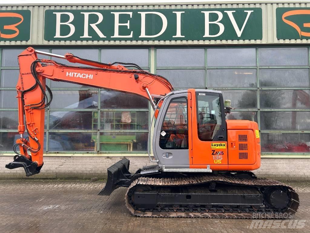 Hitachi ZX 135 US 履带挖掘机