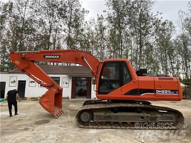 Doosan DH225LC-7 履带挖掘机