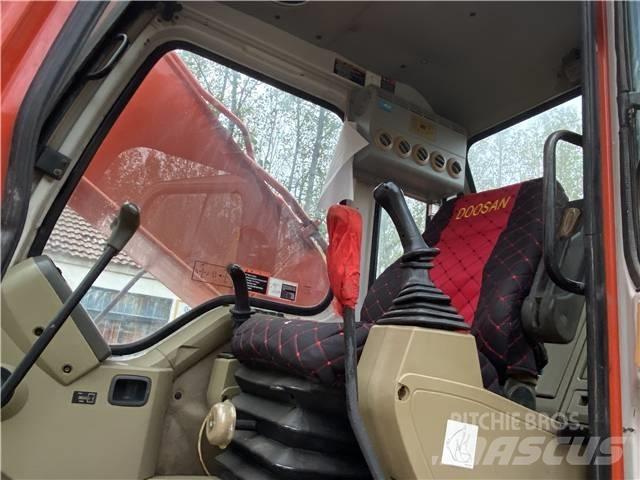 Doosan DH225LC-7 履带挖掘机