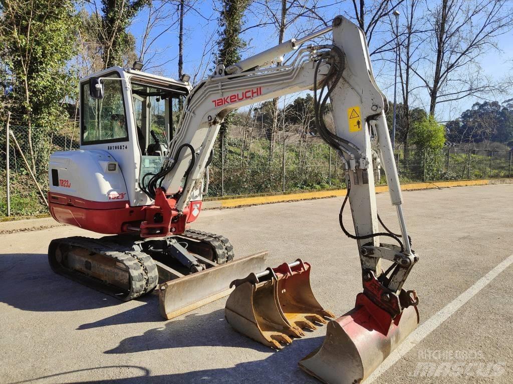 Takeuchi TB 230 小型挖掘机