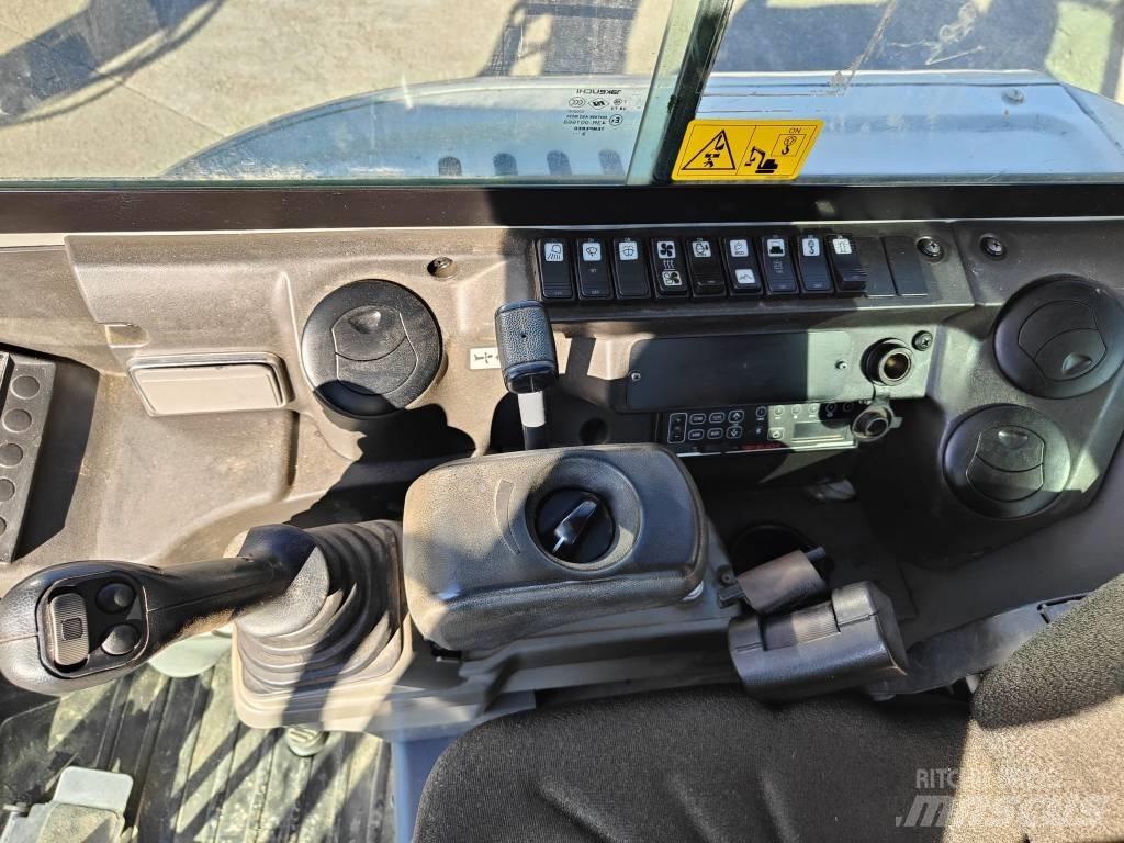 Takeuchi TB 230 小型挖掘机