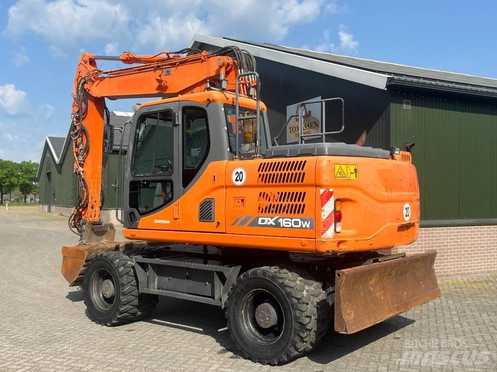 Doosan DX 160 W-3 轮式挖掘机