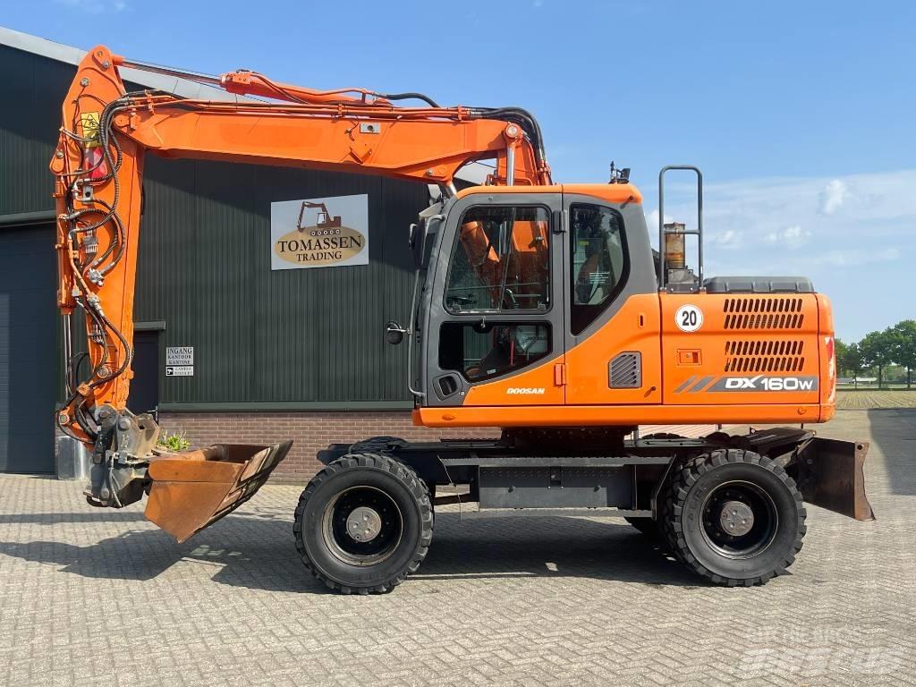 Doosan DX 160 W-3 轮式挖掘机