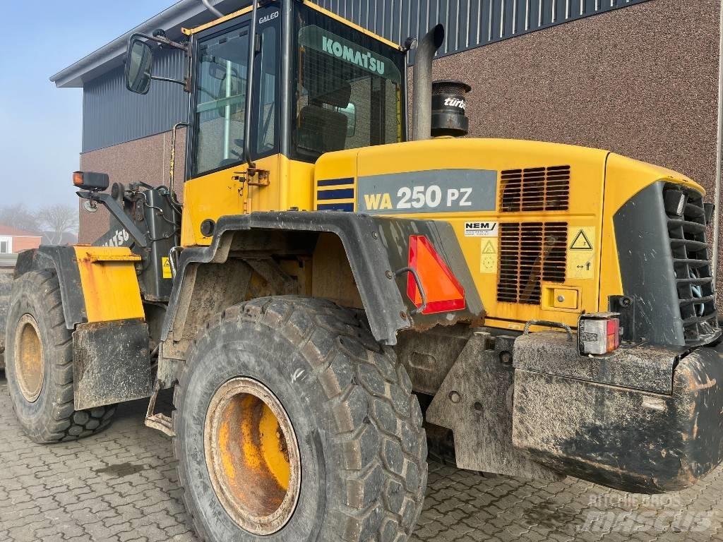 Komatsu WA 250 PZ-5 轮式装载机