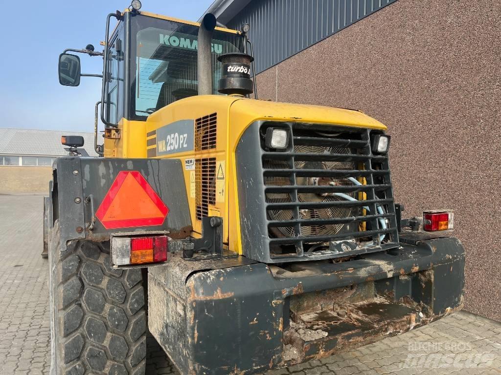 Komatsu WA 250 PZ-5 轮式装载机