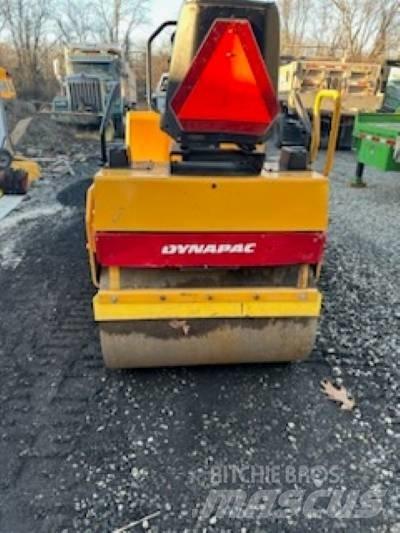 Dynapac CC 102 双轮压路机