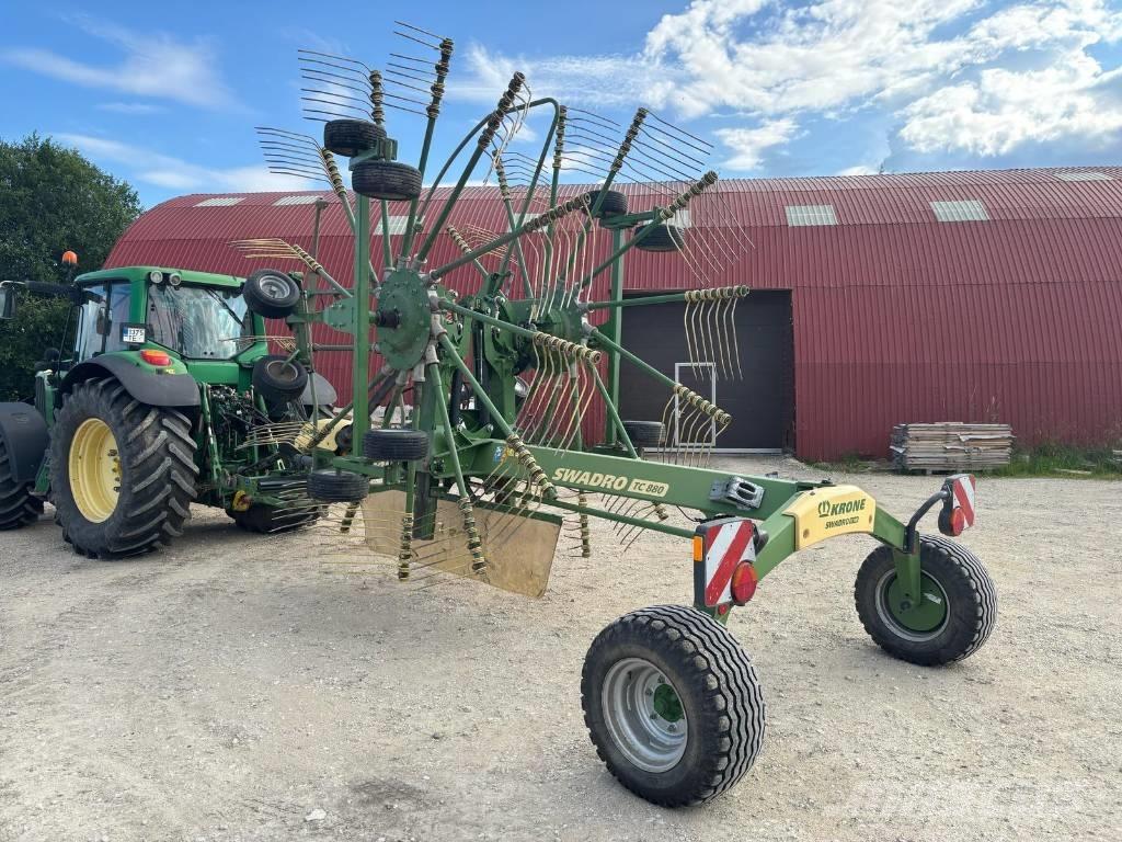Krone Swadro TC 880 犁耙和摊草机
