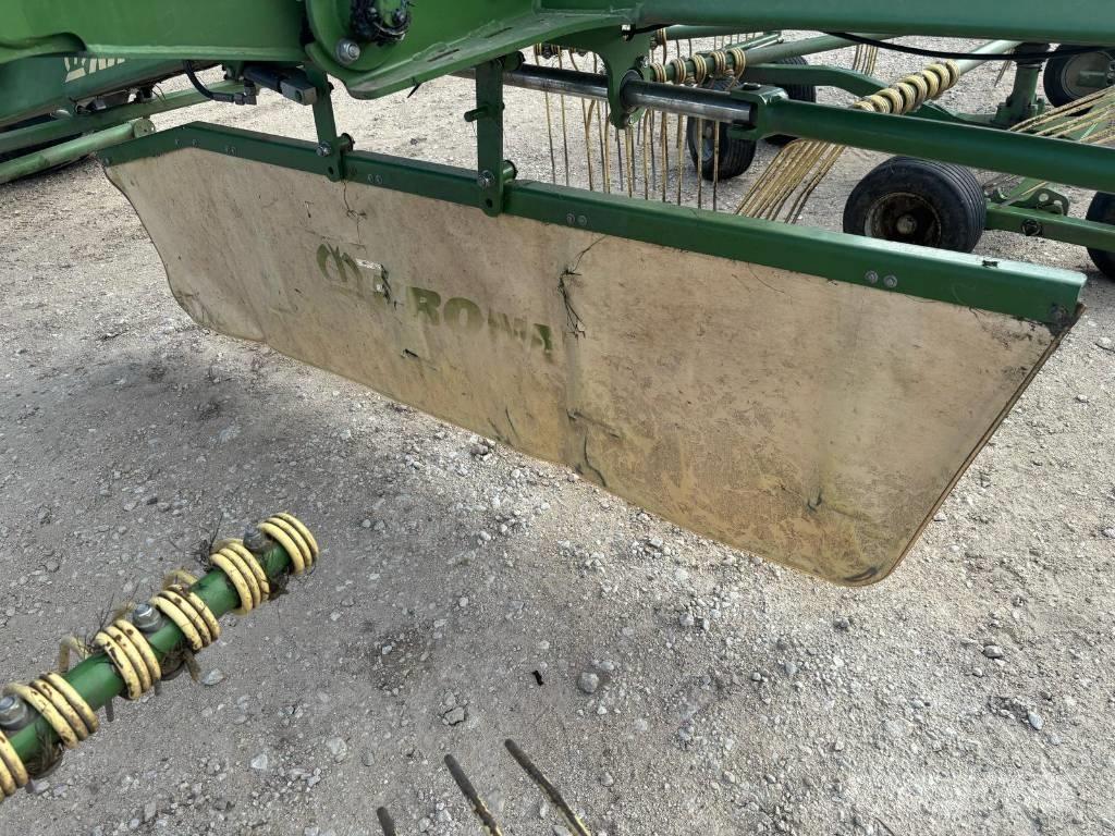 Krone Swadro TC 880 犁耙和摊草机