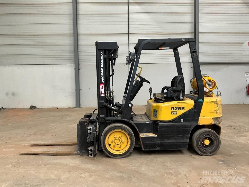 Doosan G 25 P-3 天然气叉车