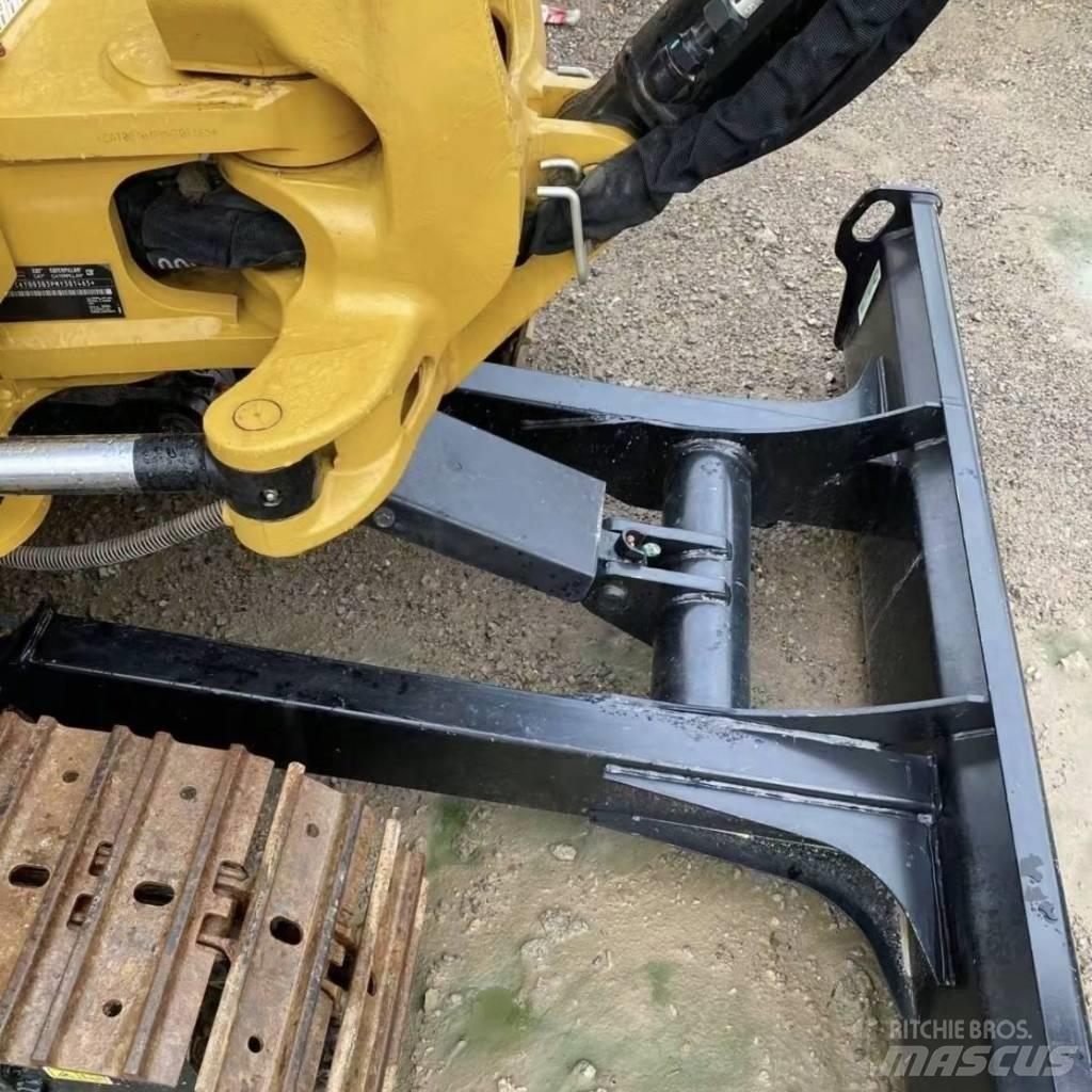 CAT 303 CR 小型挖掘机