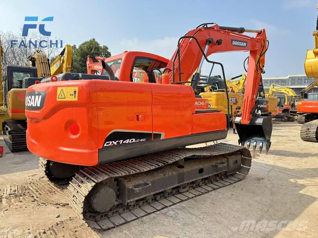 Doosan DX 140 履带挖掘机