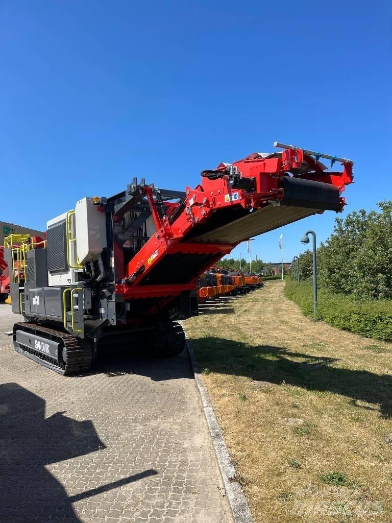 Sandvik QH 332 移动式破碎机
