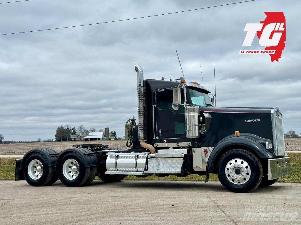 Kenworth W900 牵引车