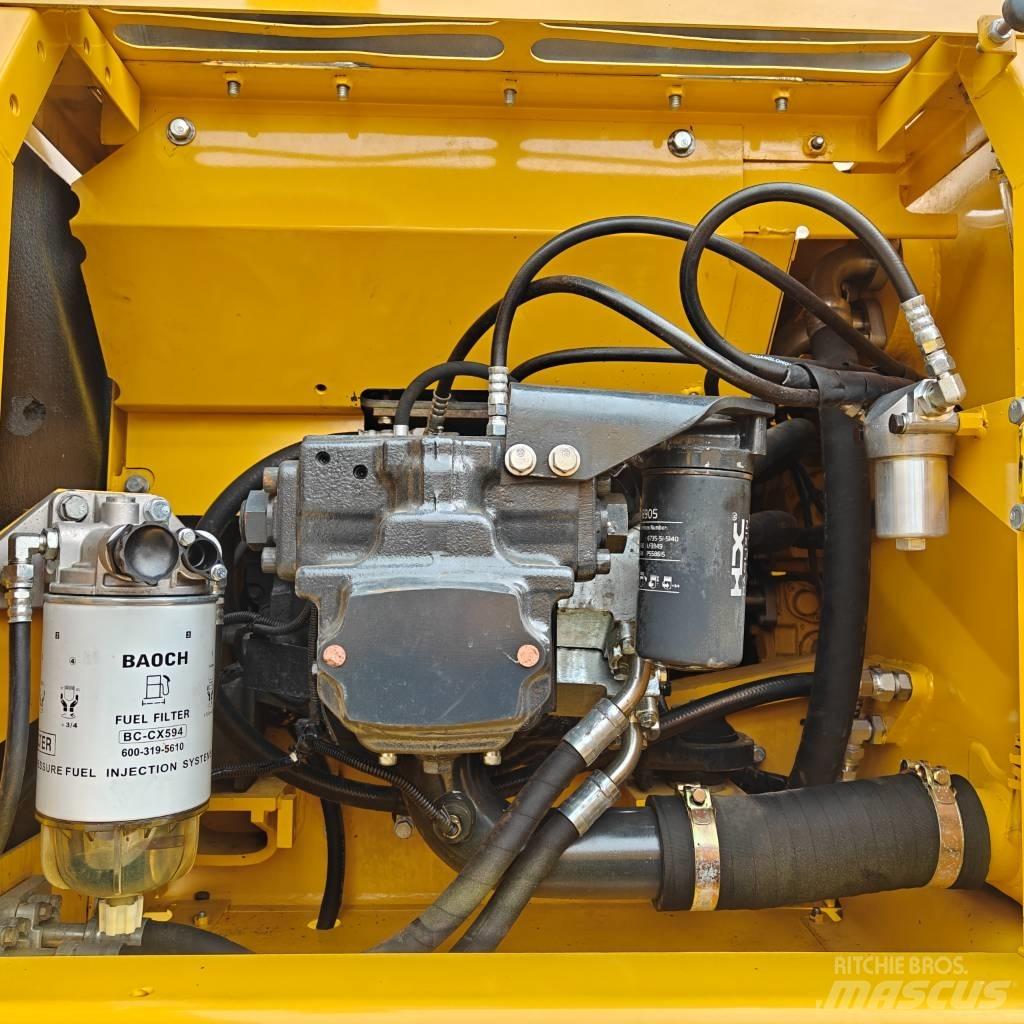 Komatsu 220-8 履带挖掘机